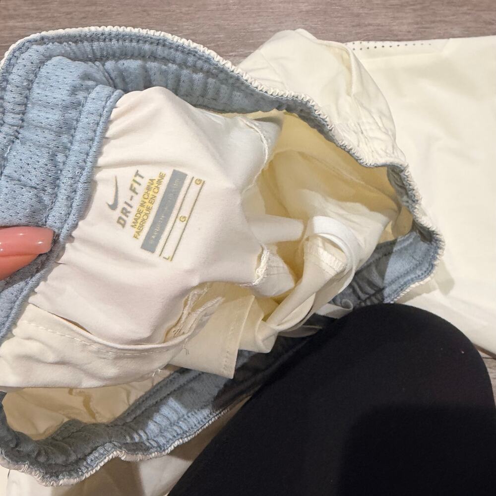 Nike Beverly Hill Tennis White Shorts Size Large - Picture 3 of 5